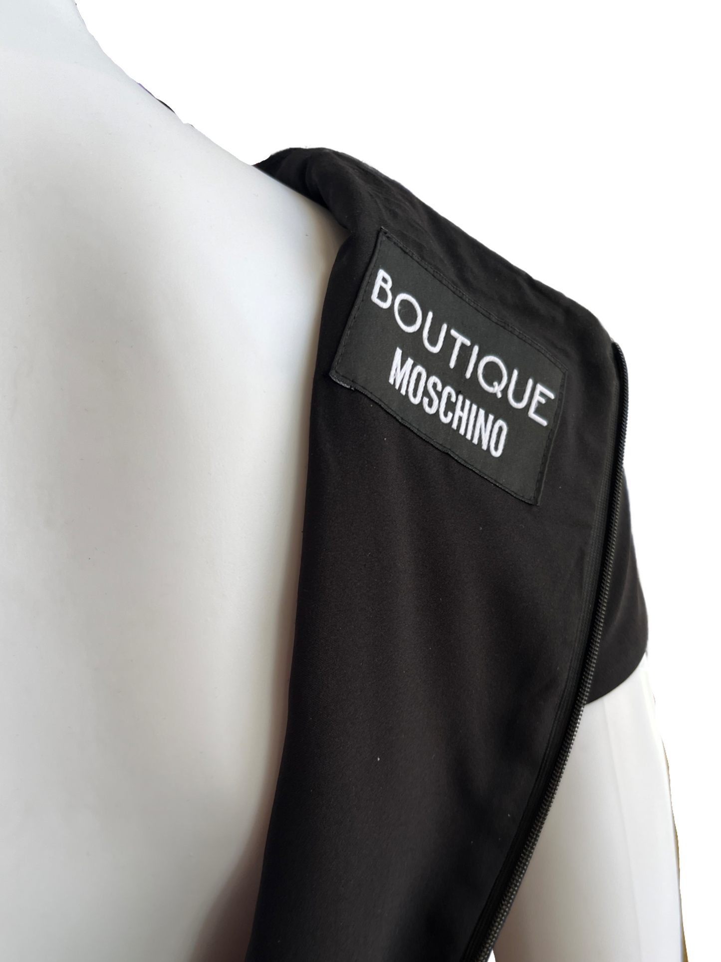 Boutique Moschino Black, Red, and White Bow Design /8