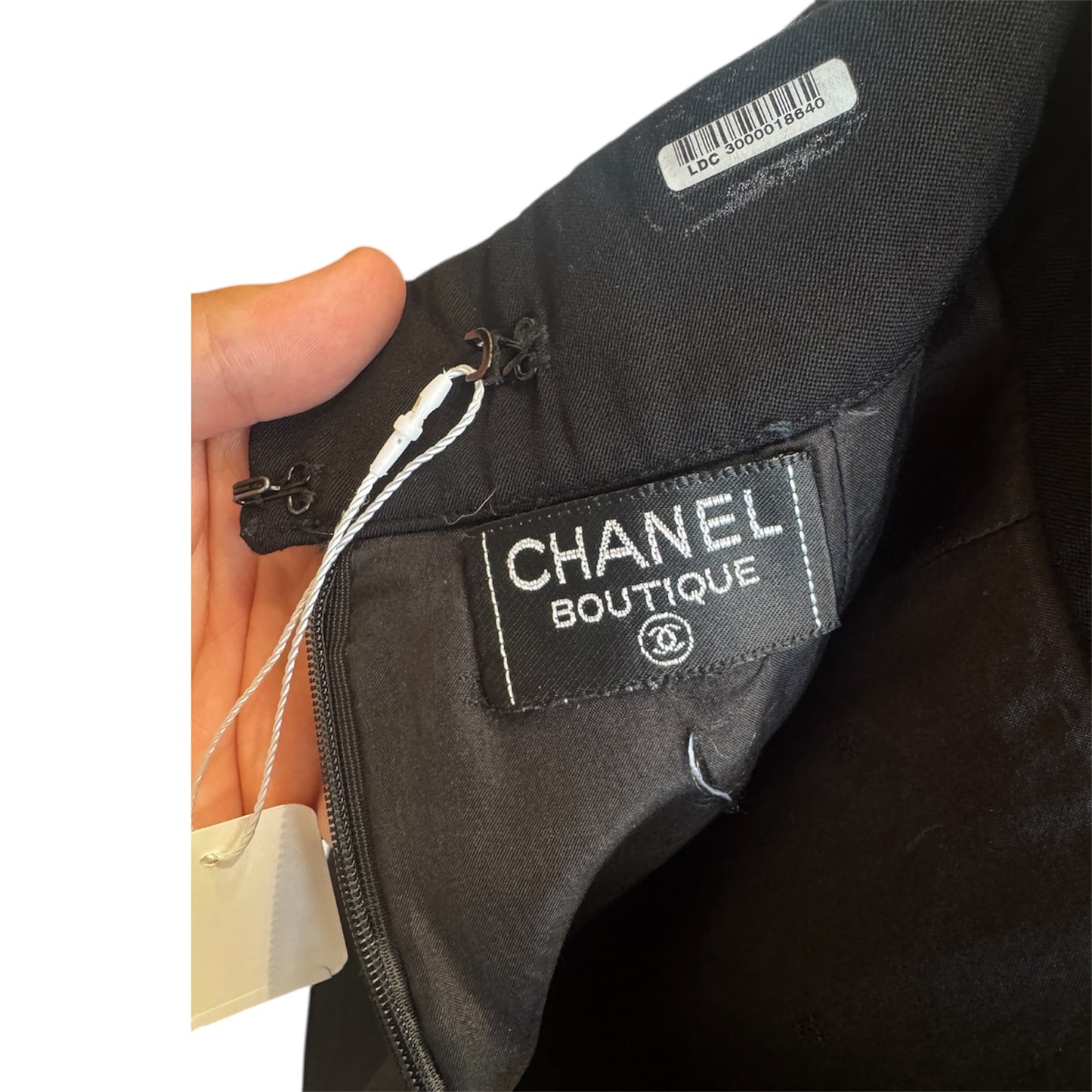Chanel Boutique Black Pencil Skirt Silk and Wool Size 28 W