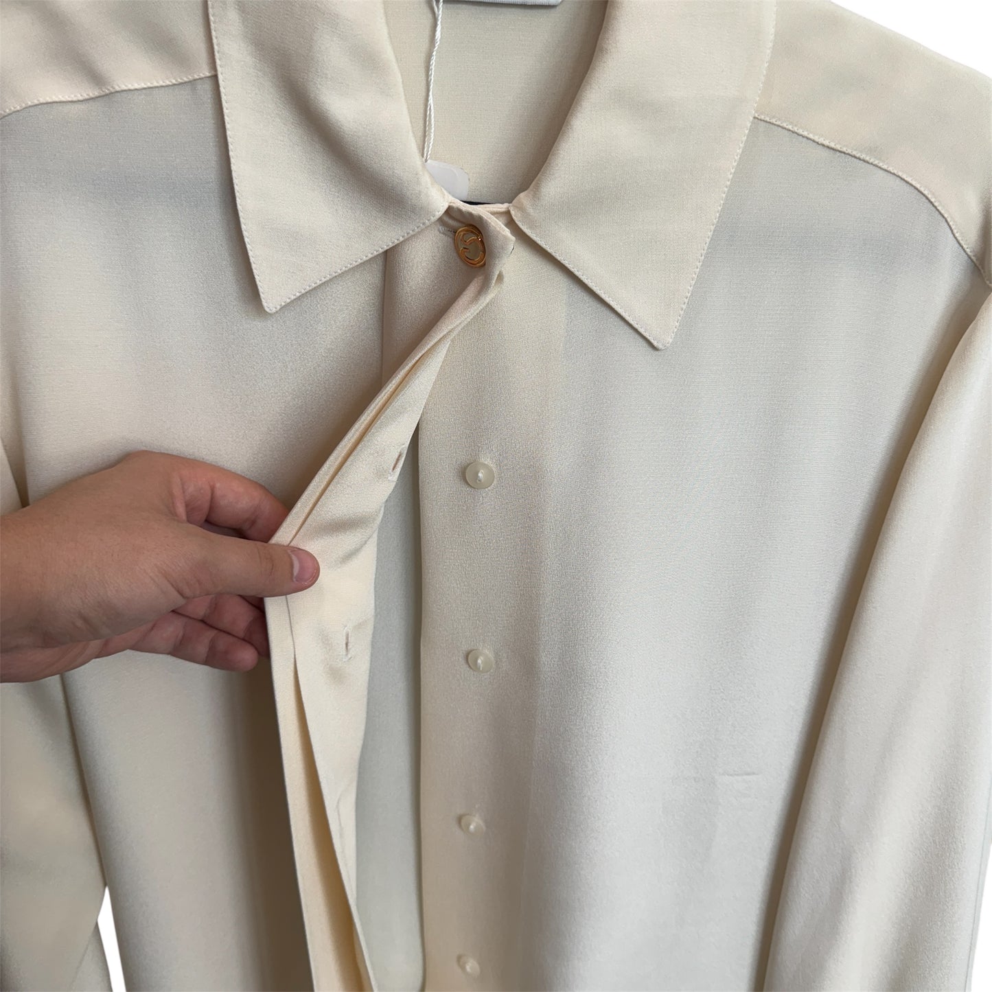 St. John Creme Silk Crepe Blouse Size 6