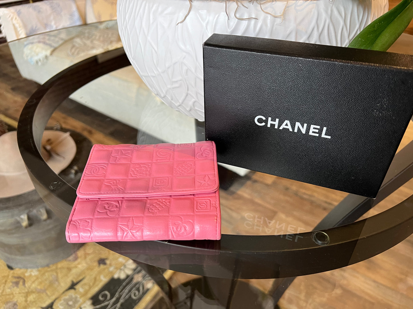Consigned Chanel Wallet Icon Folding Lambskin Pink
