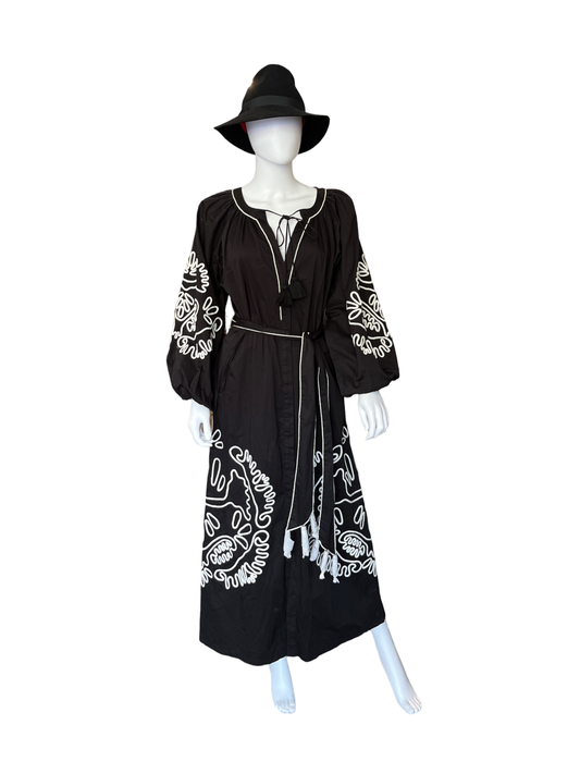 Alexis Belia Black/White Embroidered Dress /M